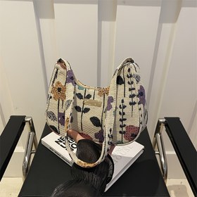 Resim Gençlik için Hafif Çiçek Desenli Mini Çapraz Vücut Çantası - Beyaz Kadife, Mor ve Siyah Çiçekler, Fermuar Kapatma, Kompakt Seyahat Çantası, Günlük Kullanım İçin Sevimli Aksesuar, Küçük Çapraz Vücut Çantası, Rahat Stil Çanta, Polyester Astar, Gençlik İçin 