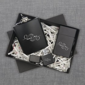 Resim BK Gift Kişiye Isimli Siyah Çelik Matara ile Rüzgar Geçirmez Benzinli Çakmak ve Metal Sigara Kutusu 