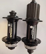 Resim Shimano Deore M595 Ön Arka Göbek 36 Delikli Disk Centrlock/V Fren Uyumlu 