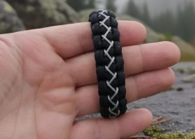 Resim Siyah & Gri Çapraz Paracord Bileklik Siyah - Gri 