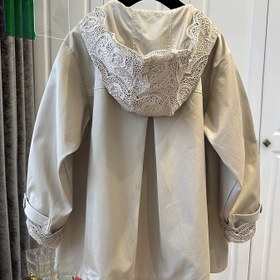 Resim Kadınlar İçin Şık Dantel Detaylı Kapüşonlu Orta Boy Rüzgarlık - Rahat Kesim, Makinede Yıkanabilir Tek Renk Her Mevsim Dış Giyim, Zarif Dantel Ayrımı, Esnemez Kumaş 