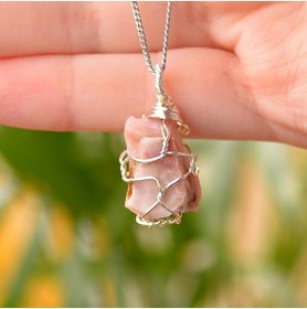 Resim Taş Sandığı Ham Pembe Opal Taşı Kolye - Tel Sargılı 