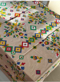 Resim Kolay Temizlenebilir Renkli Cıvıl Cıvıl Desenli Masa Örtüsü 170x170 Cm Bej 