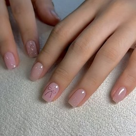 Resim 24 adet Kısa Kare Pembe Glitter Bow Tasarımlı Tırnak - Tekrar Kullanılabilir, Parlak Bitiş, Çizgi Desenli, Kolay Uygulama için Şık Bir Görünüm, Tırnak Sanatı Aksesuarı|Bowtie Tasarımı|Tekrar Kullanılabilir Press-On 