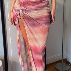 Resim Seksi Pembe Gradyan Sarma Elbise - Düğme Detayı ile Uzun Vücut Kıyafeti, Kadınlar için Esnek ve Formu Taklit Eder, Yaz Kapakları, Plaj Giyim için Mükemmel | Düğmeli Etek | Polyester Kumaş 