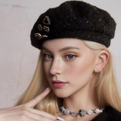 Resim Şık Kadın Bere Şapkası, Dekoratif Rozetlerle - Polyester, Çizgili İşçilik, Katlanabilir, Esnek Olmayan, Özel Gün Teması, Elle Yıkama/Kuru Temizleme, Rastgele Aksesuarlar - Noel ve Uçuş Görevlileri için Şık Ressam Şapkası 