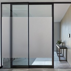 Resim 1 Rulo Gizlilik Pencere Statik Buzlu Etiketler - Ofis, Banyo ve Ev için Mat Cam Filmi - Yarı Şeffaf ve Opak - Elektrostatik Yapışkanlı - Gözetlemeyi ve Parıltıyı Engelleyen 