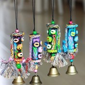 Resim Rustik Dokunuşlu, Renkli El Yapımı Yunnan Etnik Rüzgar Çanı ile Vintage Totem ve Tasarım - Ahşap Boncuklar, Püsküller, Ziller Ev & Bar Dekoru için, Dış Mekanlar İçin Rüzgar Çanları, Cadılar Bayramı, Noel, Yeni Yıl Kolye Tatil Süslemesi Babalar Günü Hediyesi 