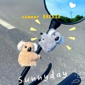 Resim 1 adet Sevimli Koala Sahte Kürk Motor Silindir Süsleme, Evrensel Gösterge Paneli Sihirli ile Lastik Bant Sokak Motor Scooter ve Bisikletler için 
