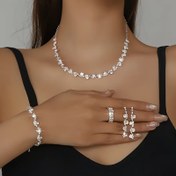 Resim Moda ve lüks, basit ve zarif, taşlı ayak izi kolye, bilezik, küpe, yüzük, dört parçalı düğün aksesuarları seti 