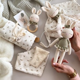 Resim Amigurumi 6 Parça Çiçekli Tavşan Deluxe Bebek Seti Yeşil - 6 Parça Deluxe Bebek Seti 