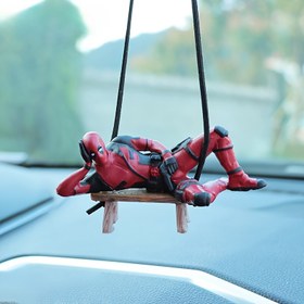 Resim 1 adet MARVEL Deadpool Figürü Kolye, PVC, Karışık Renk, Komik Süper Kahraman Tasarımı, Sallantı ile, Masaüstü, Arka Görüş Aynası Süslemesi 