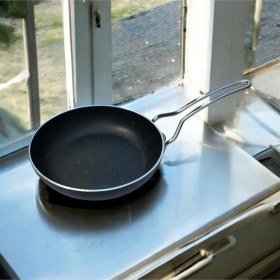 Resim Tuna House Granit Kapaksız Tava 18 Cm Siyah 