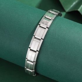 Resim Yeni gümüş rengi 304 paslanmaz çelik elastik bant bilezik, göz alıcı, şık ve atmosferik olup çeşitli etkinlikler için uygun olup, aksesuarları eşleştirmek ve moda temel aksesuarlarını taşımak için mükemmeldir. 