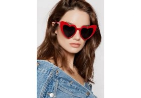 Resim Kırmızı Renk Kalp Şekilli Parti Gözlüğü 15X5 cm 