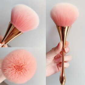 Resim Büyük Bel Makyaj Fırçası, Allık, Sabitleme Tozu, Highlighter ve Bireysel Makyaj Fırçaları için Yumuşak Tüller ile. 