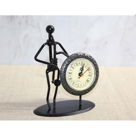 Resim Metal Saatli Saksafon Çalan Müzisyen KARIŞIK 