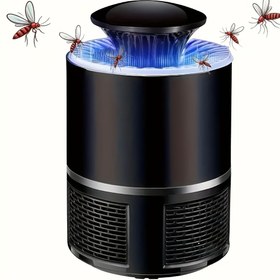 Resim Aileler için kompakt bir açık hava sivrisinek lambası, etkili bir sivrisinek kovucu yeteneği, taşınması kolay, USB takma dizaynı, sivrisinek mevsimi için ideal. 