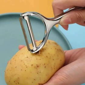 Resim 1 adet Paslanmaz Çelik Çok Fonksiyonlu Sebze Soyucu ve Patates Kesici - Verimli Bir Şekilde Patates, Havuç, Meyveleri Rendelemek İçin Ergonomik Tasarım - Ev Pişiricileri ve Profesyonel Şefler İçin Dayanıklı Mutfak Aracı, Yiyecek Hazırlığı, Şık Metalik Kaplama, Metal Bıçak 