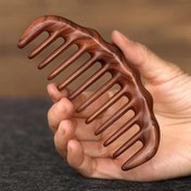 Resim 1 adet Geniş Dişli Sandal Ağacı Tarağı, Saç Derisi Masajı ve Saç Fırçalama için, Tüm Saç Tipleri için Uygun, Ahşap Saplı, Şekillendirme ve Günlük Kullanım için İdeal, Normal Saçları Yönetmek için Tasarlanmıştır. 