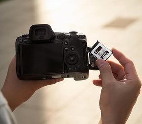 Resim Lexar 1 TB Profesyonel CFexpress Tip B Gümüş 4.0 Hafıza Kartı, Fotoğrafçılar, Videografçılar, 3600/3000 MB/sn'ye kadar, 8K Video (LCXEXS4001T-RNENG) 