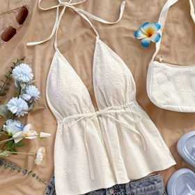 Resim Kadınların şık beyaz halter boyunlu, dantelli, omuzları açık, florallı dokulu ve yüksek kesim detaylı tank üstü - Esneklik olmayan, kısa kollu, normal fit, ilkbahar/yaz/sonbahar için. 