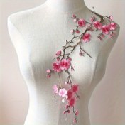 Resim Pembe Şeftali Çiçeği Dalı Nakışlı Yama - Kot ve Giyim için DIY Dekorasyon. 
