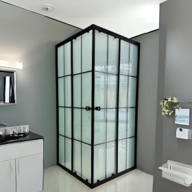 Resim Durul Kare Duşakabin Buzlu Siyah Çizgi Alüminyum Malzeme ile 180 cm Yükseklik 