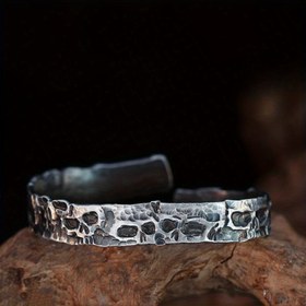 Resim Vintage Yıpranmış "Kanlı Gece" Iskelet Bileklik - Ayarlanabilir Açık Manşet Bileklik, Hip Hop Gotik Tarzı, Çinko Alaşımlı, Koyu Estetik Takı Kadınlar İçin, Günlük Giyim Aksesuarı, Ayarlanabilir Bileklik | Keskin Moda Aksesuarı | Alaşımlı Yapı 