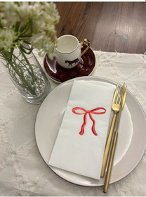 Resim Kırmızı Yaldızlı Beyaz Fiyonk Baskılı Garson Katlama Peçete 16 Adet 