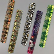 Resim Salon Saç Bakımı Tarak, Stil Kesme Makası Tarak, Güzel Desenli Tarak, Kadınlar İçin Kısa Saç Tarak, 18cm Uzunluk, Yüksek Sıcaklık Dayanıklı Dayanıklı Plastik, Ev Kullanımı Baş Tarak, Kolay Alınması, Moda Tasarımı ve Estetiği, Saç Stilisti Stilini Gösteren 