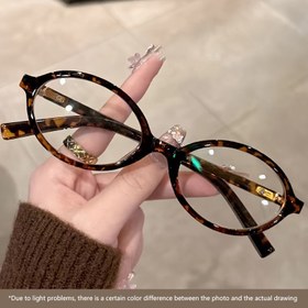 Resim Kadınların Hafif Yuvarlak Çerçeve Gözlükleri - Minimalist Tasarım ile Kahverengi ve Siyah Detaylar, Metal Menteşeler ve Günlük Moda için Temiz Lensler, Çok Yönlü Gözlükler, Şık Gözlükler, Dayanıklı Gözlükler 