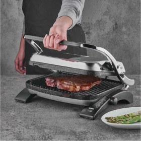 Resim Bordo Inox Tost Makinesi - Yüksek Kalite, Dayanıklı ve Şık Tasarım 