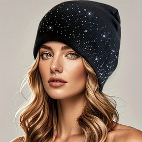 Resim Kadın Rhinestone Süslemeli Akrilik Beresi, Polyester Örgü Kumaş, Esnek, Nefes Alabilir, Tüm Mevsim Sıcaklık, Gotik Alfabe NY Deseni, Y2K İlhamlı, Elle Yıkama Yalnızca, Lastikli Outdoor Şapka için 