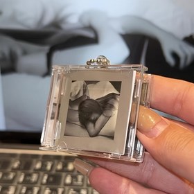 Resim 4 adet/takım Kendin Yap Mini CD Kutusu Stili Cep Telefonu Kolye - Cep Telefonu Süslemesi için Mini Boş CD Kutusu, Şeffaf Taşınabilir Fotoğraf Kutusu Kolye, Cep Telefonu Asma Süslemesi için Zincir, Şeffaf Mini CD Kutusu Anahtarlık 