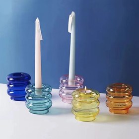 Resim Renkli cam mumluk, renkli basit tarz masa üstü mumluk sanatı oturma odası yatak ve kahvaltı masası süs eşyası olarak kullanılabilir. 