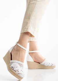 Resim Kartezyen bilekten tokalı hazır taban dolgu topuklu beyaz ayakkabı 