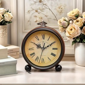 Resim Retro Nordik Modern Vintage Metal Alarm Saati - Sessiz Tıkırtısız Kuvars Hareketi, Büyük Kolay Okunabilir Bej & Siyah Kadran ve siyah Akrepler, Şık Çalışma Masası ya da Ayaklı Salon Yatak Odası Ofis Dekoru için Zarif Duvar/Masa Saati - Dayanıklı Metal Konstrüksiyon, Antika Bronz Kaplama, Çok Fonksiyonlu ile Alarm Mekaniği, İnce Ev Dekorasyonu, Şirin Analog Alarm Saati 