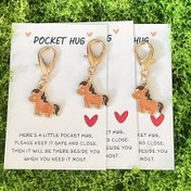 Resim 6/10 Adet Mini Pony Anahtarlık – İlham Veren "Cep Sarılma" Kartları ile, Altın Ton Alüminyum, Sevimli Karikatür At Tasarımı – Hayvan Severler, En İyi Arkadaşlar, Doğum Günleri, Düğünler, Sevgililer Günü, Paskalya ve Anneler Günü için Mükemmel Hediye, Kadınlar İçin Uygun 