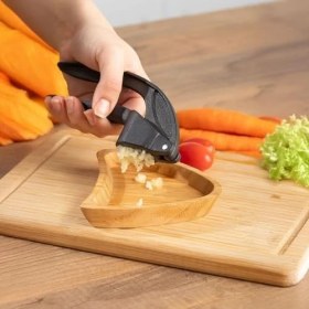 Resim Storemax Döküm Sarımsak Ezici - Çelik Sarımsak Presi, Manuel ve Pratik Sarımsak Ezeceği, Dayanıklı Paslanmaz Çelik Gövde, Siyah 
