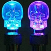 Resim Kurukafa Şeklinde Işıklı Sibop Kapağı (2 Adet) 