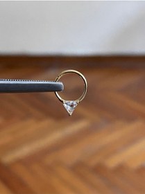 Resim 316 L Cerrahi Çelik Menteşeli Üçgen Pırlanta Model Kıkırdak Helix Tragus Conch Özel Tasarım Piercing Gold 