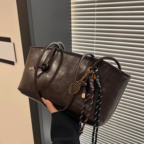 Resim Büyük Kapasiteli Kadın Çantası, Moda Şehir Çantası, Rahat ve Çok Yönlü Çanta, Tembel ve Rahat, Göz Alıcı Olarak Kolay - 4 Renkte Mevcut: Beyaz, Hafif Kahverengi, Kahve, Siyah 