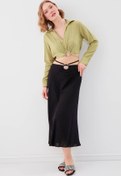 Resim Vitrin Beli Halka Detaylı V Yaka Lastikli Crop Bluz 