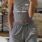 Resim Kadınlar için Rahat İki Parça Takım, Eğimli Cep Detaylı, Kolsuz Atlet ve Şort, Pembe Renkli "Calvin" Baskılı, Bağcıklı Bel, Tüm Mevsimler İçin Rahat Giyim, Eğlenceli Baskı, Konforlu Kesim 