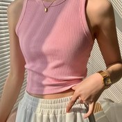 Resim Kadınlar İçin Şık ve Rahat Ribana Tank Top - Kolsuz Boat Yaka Yazlık Üst, Orta Esneklikte, Düz Renk Çok Amaçlı Giyim, Günlük veya Resmi Kıyafetler için, Sıcak Havalarda Kullanım, Kabartmalı Doku, Esnek Kumaş, Stil Sahibi Bayan Atlet 
