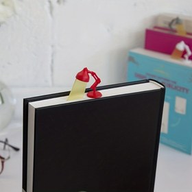 Resim 1pc Eğlenceli Karikatür Masa Lambası Yer İşaretleme - Dayanıklı Plastik, Okuyucular ve Öğrenciler için Novelty Kitap Sayfa İşaretleme 