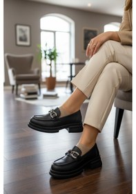 Resim Enoch Kadın Gümüş At Nalı Tokalı Comfort Tabanlı Maskülen Loafer Siyah 