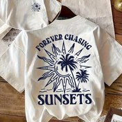Resim Kadınların Günlük Yürüyüşü için "Forever Chasing Sunsets" Palm Tree Baskılı Yaka T-Shirt, Rahat Tüm Mevsimler için, Beyaz ile Mavi Grafik Tasarım, Rahat Fit için Günlük Giyim, Açık Hava Aktivitesi Giyim | Rahat Fit Tee | Grafik Baskılı Tasarım 