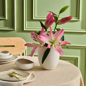 Resim Karaca Cupid Dekoratif Vazo 21x21x31 Cm Beyaz 